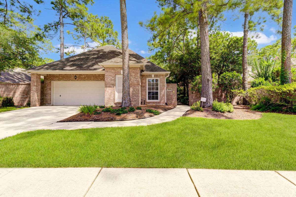 House for rent at 16606 Shadow Path Dr, Houston, TX 77059