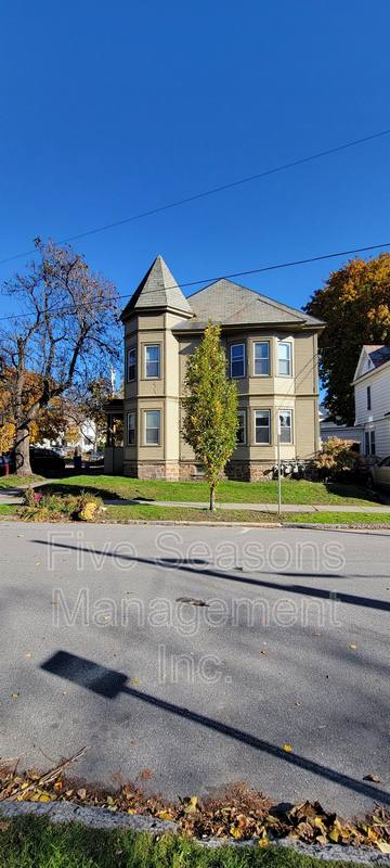 Apartment for rent at 75 Loomis St #1, Burlington, VT 05401