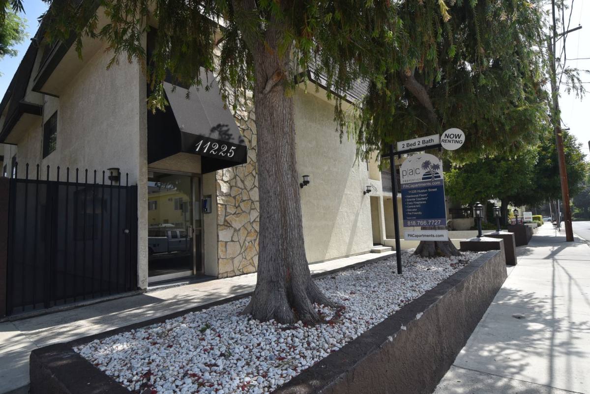 Apartment for rent at 11225 Huston St, North Hollywood, CA 91601
