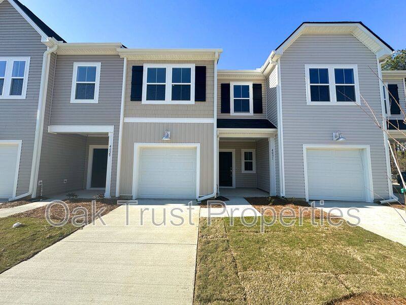 Townhouse for rent at 4031 E Associate Dr, North Charleston, SC 29418