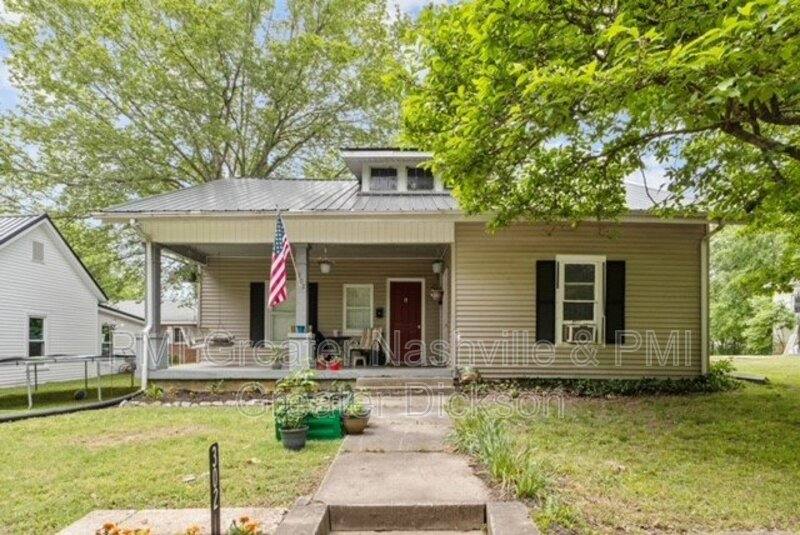 Apartment for rent at 302 W Railroad St #302B, Dickson, TN 37055