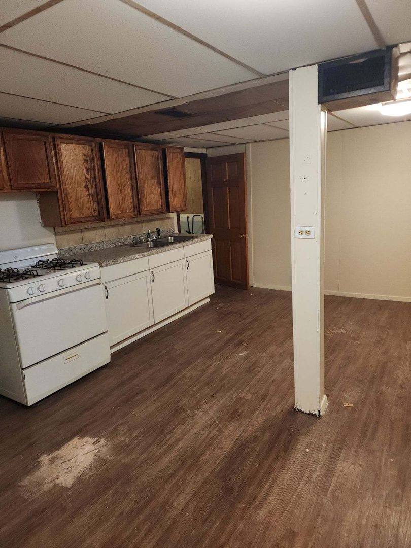 Apartment for rent at 422 N Cleburn St, Grand Island, NE 68801