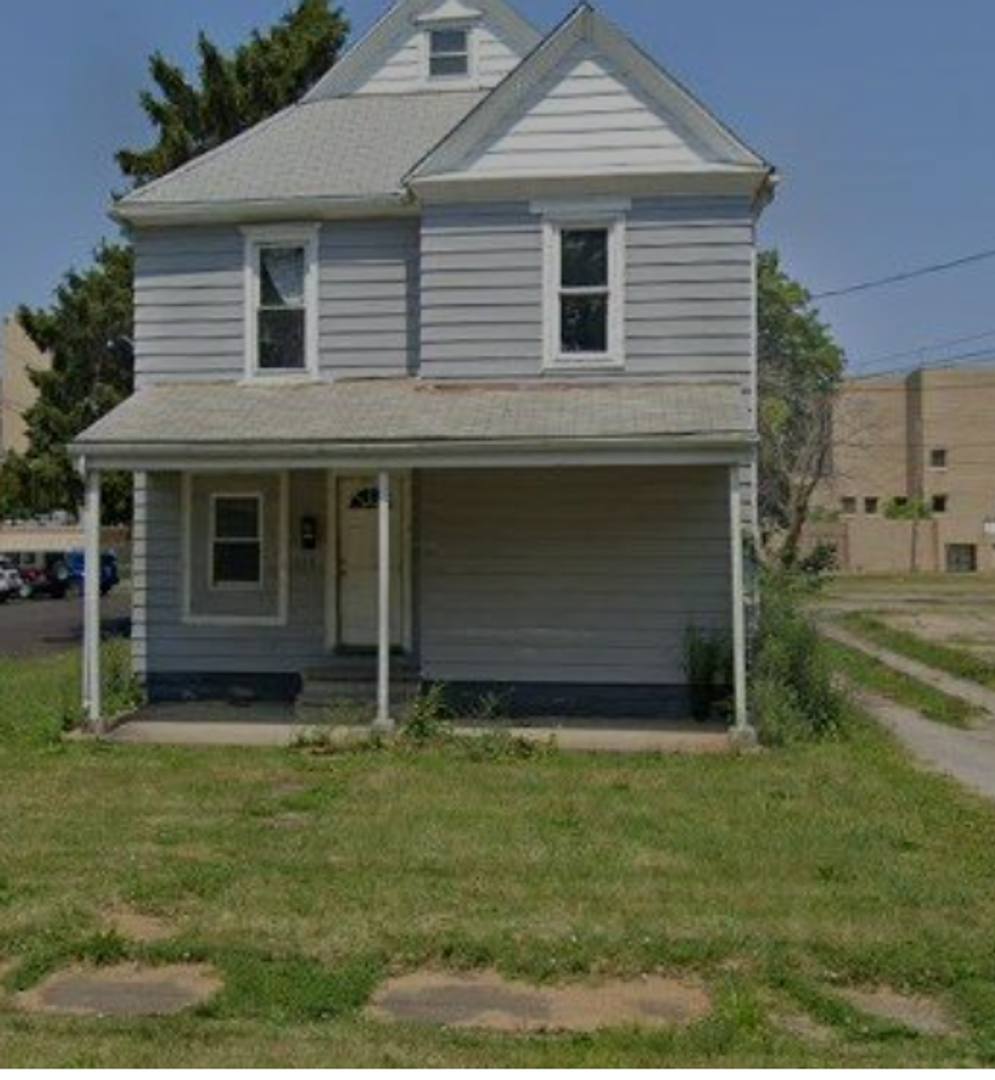 Apartment for rent at 128-130 W 22nd St, Lorain, OH 44052