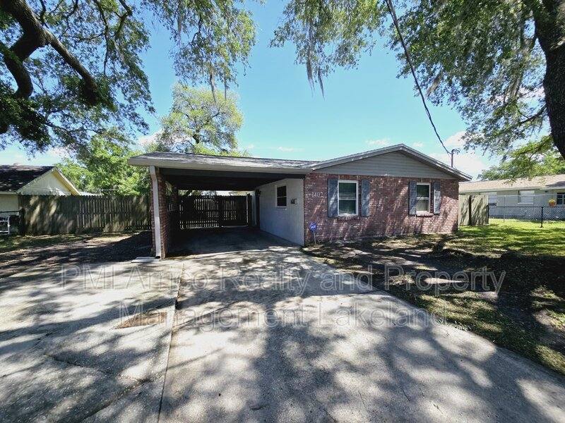 House for rent at 1402 N Bracewell Dr, Plant City, FL 33563