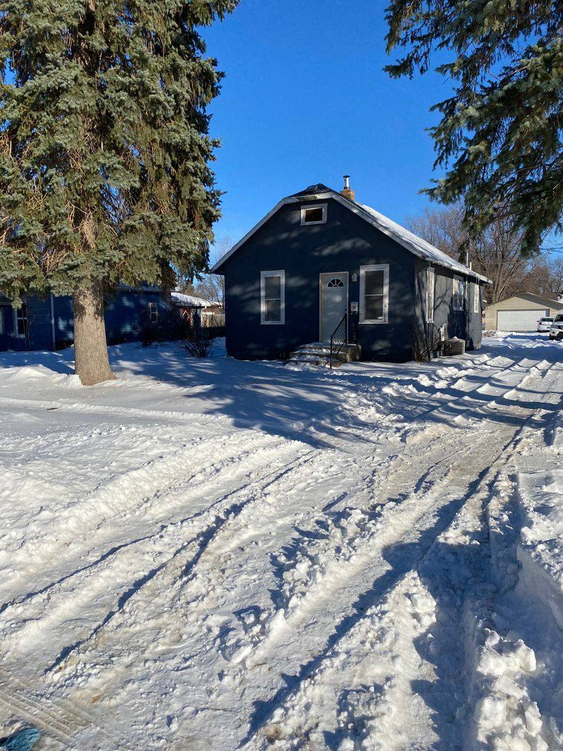 House for rent at 811 9th Ave SE, Jamestown, ND 58401