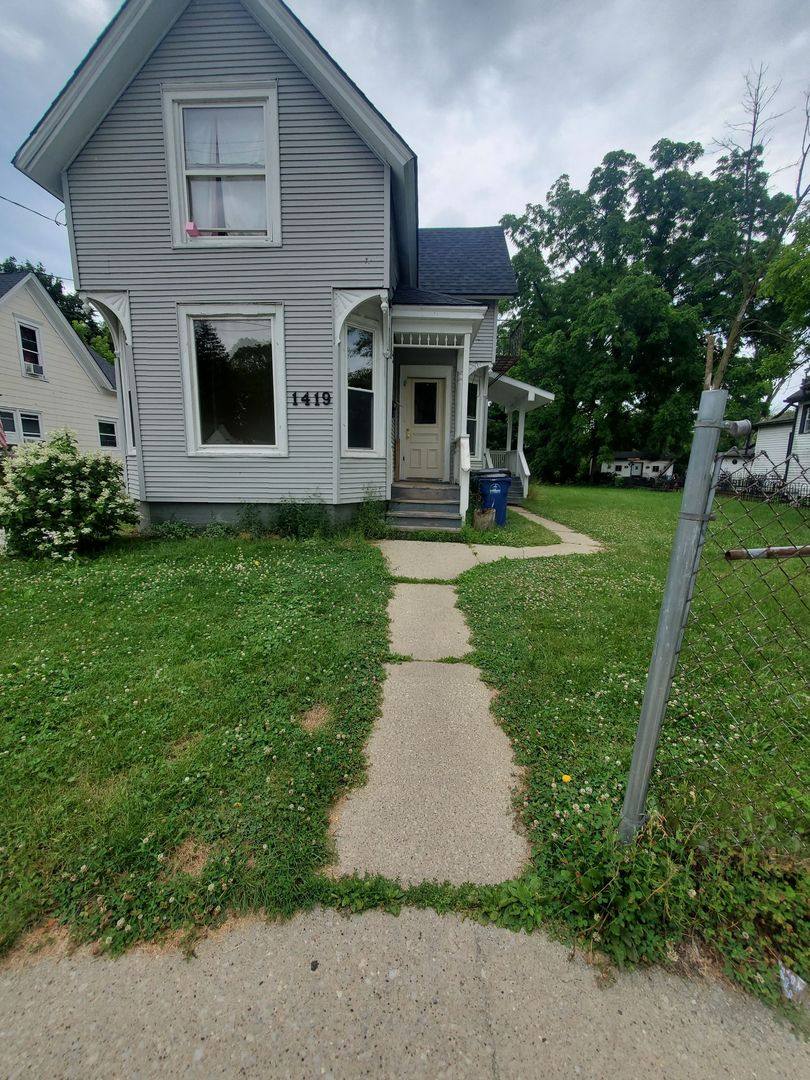 Apartment for rent at 1419 Geneva St, Racine, WI 53403