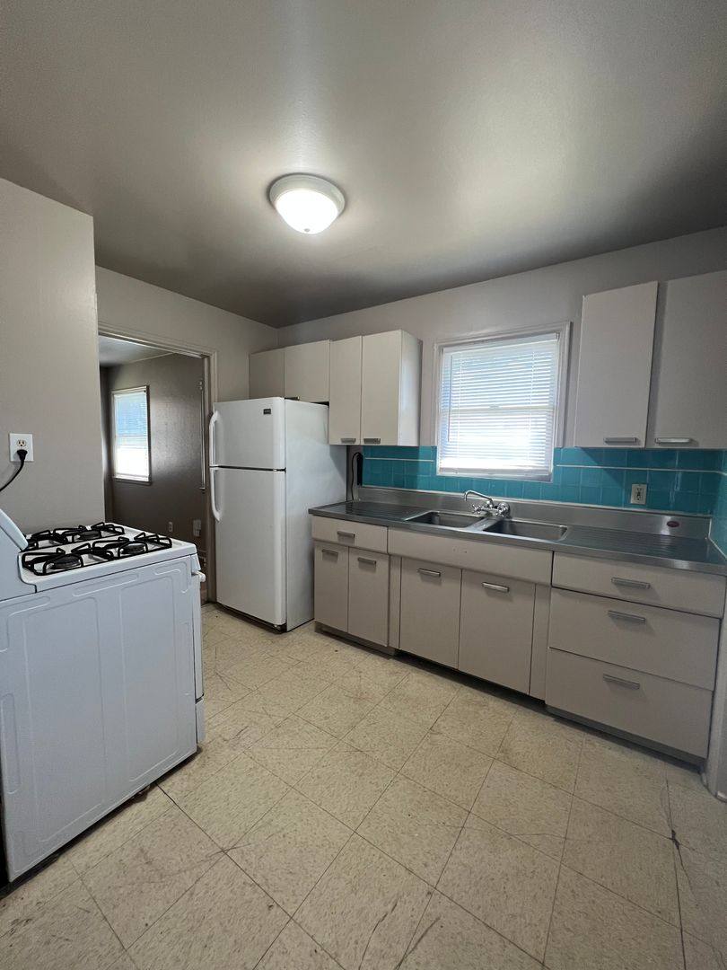 Apartment for rent at 2132 - 2136 E Peralta Way, Fresno, CA 93703