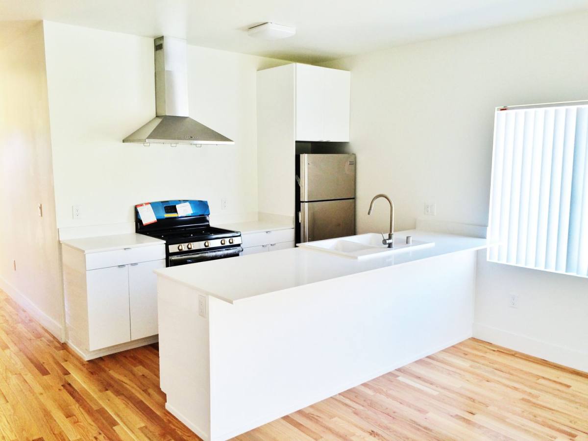 Apartment for rent at 865 N Hoover St, Los Angeles, CA 90029