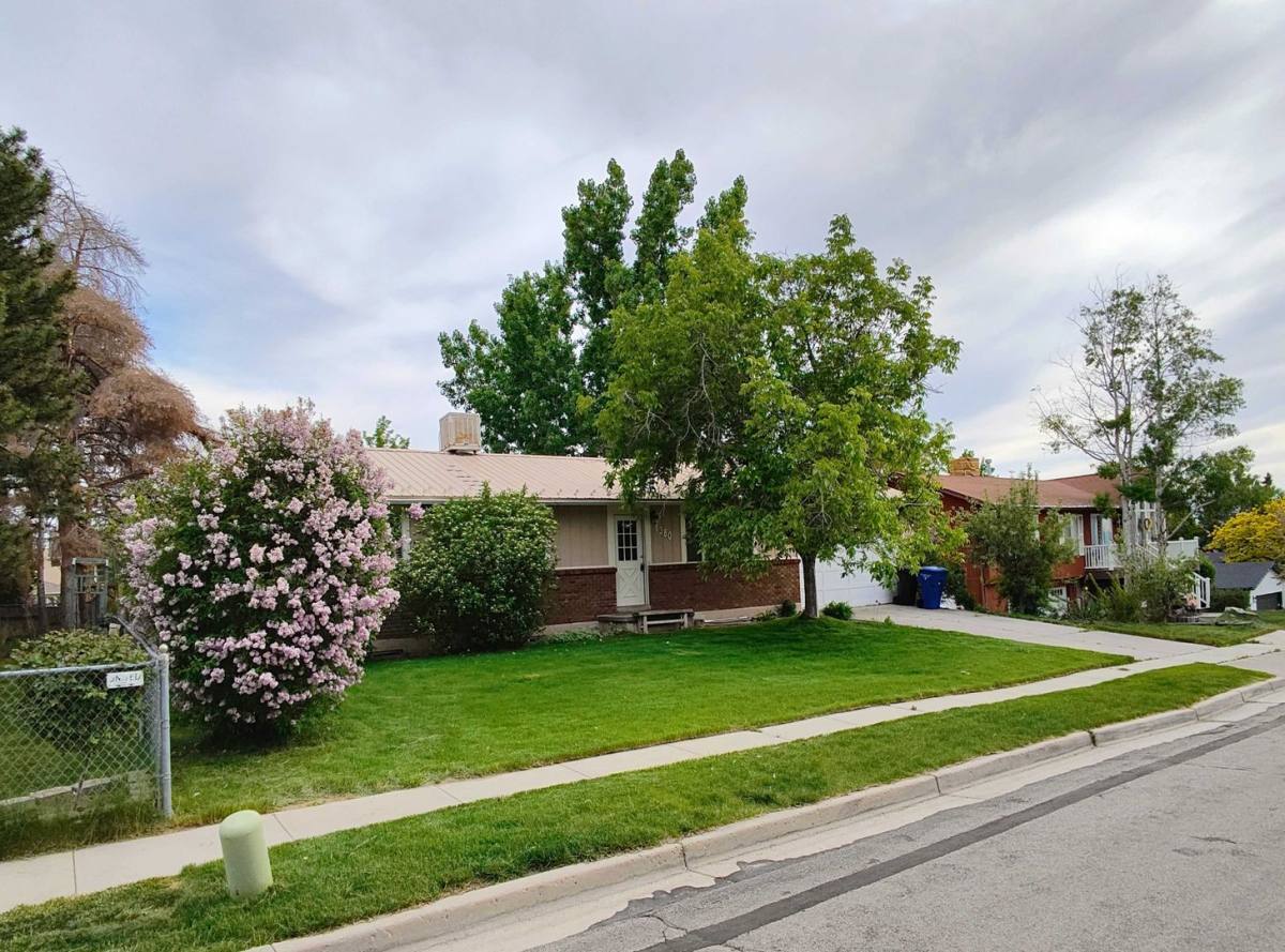 House for rent at 1380 E Indian Ridge Circle, Sandy, UT 84092