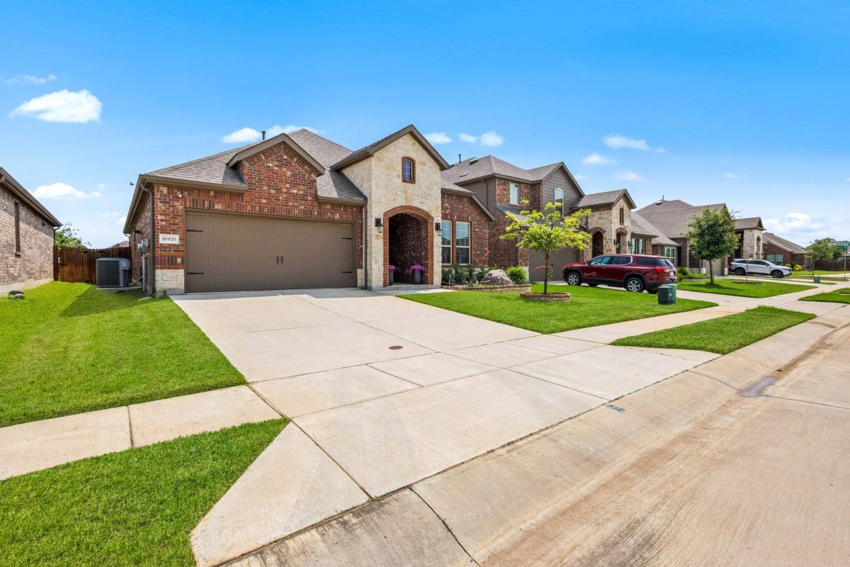 House for rent at 10920 Los Alamos Dr, Aubrey, TX 76227