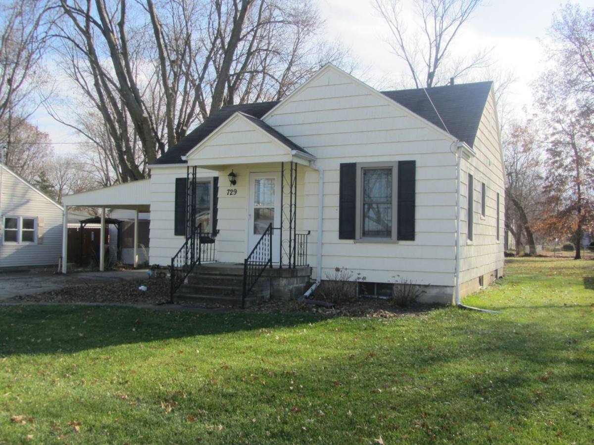 House for rent at 729 Dale St, Normal, IL 61761