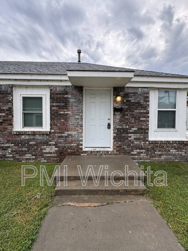 Apartment for rent at 816 S Water St #D, Wichita, KS 67213