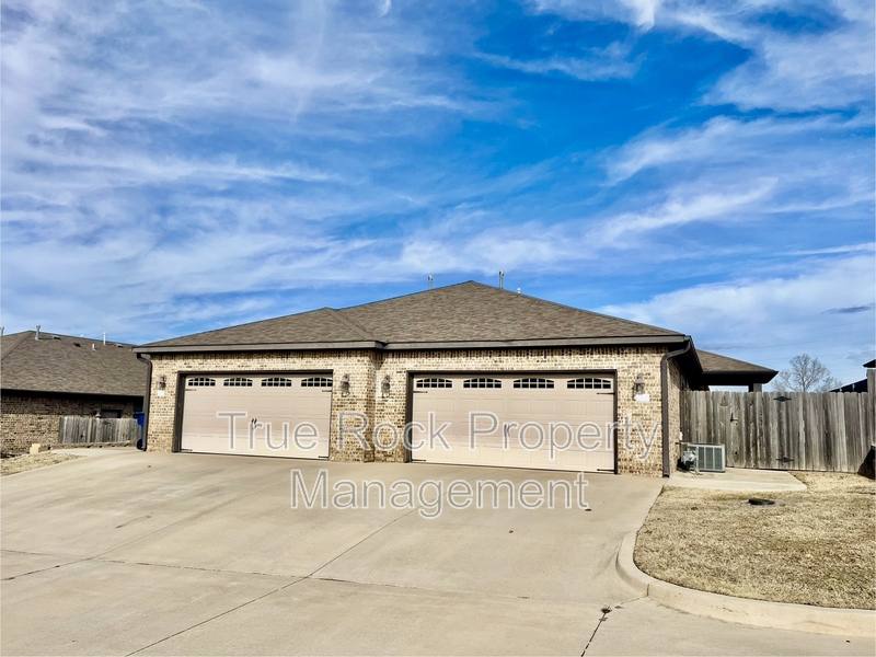 Apartment for rent at 1417 B N Monte Vista, Ada, OK 74820