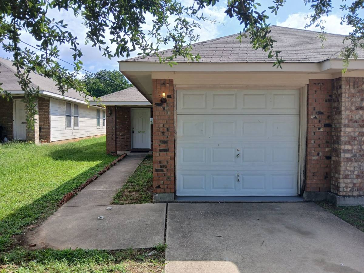 Apartment for rent at 13655-13657 Biggs St, Dallas, TX 75253
