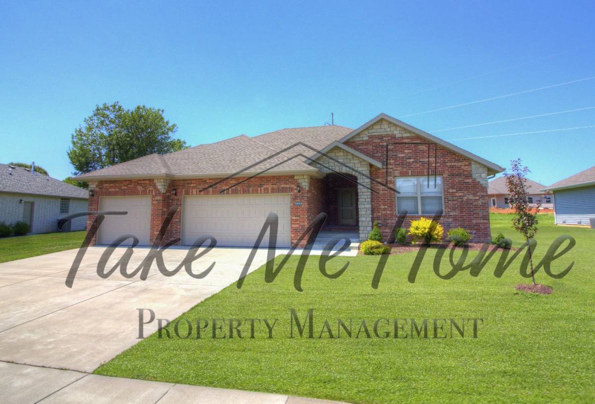 House for rent at 5689 E Pearson Parkway, Strafford, MO 65757