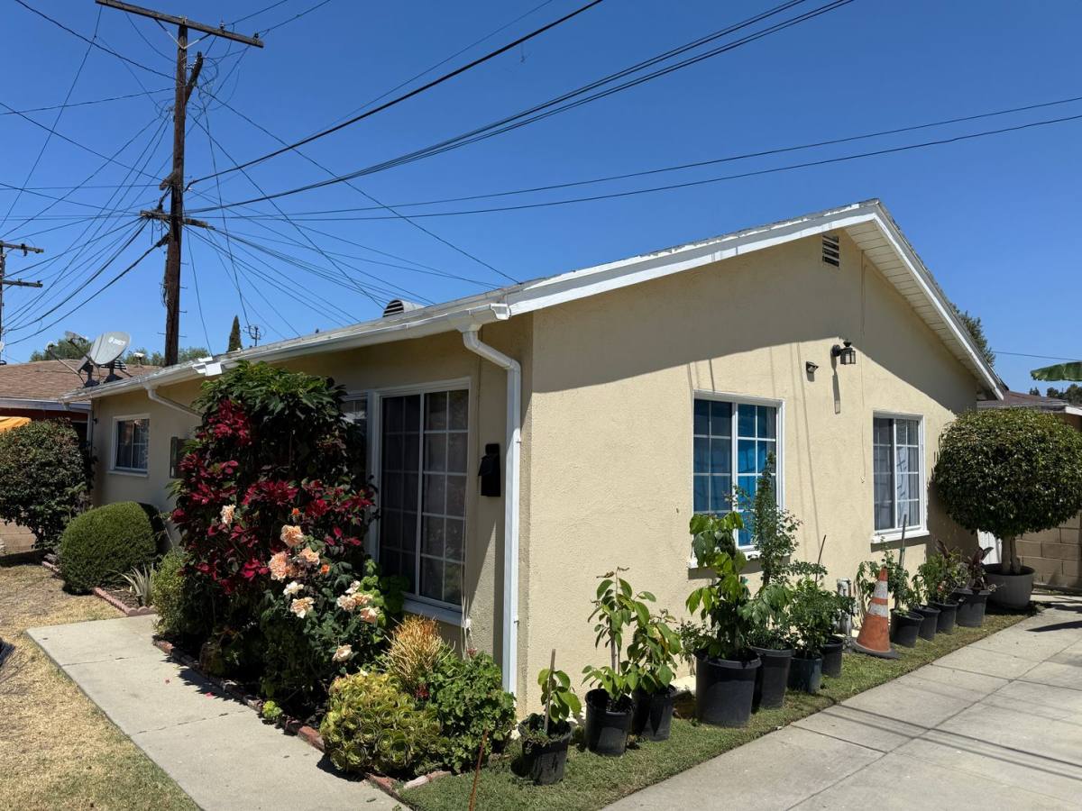 Apartment for rent at 7121 San Mateo St, Paramount, CA 90723