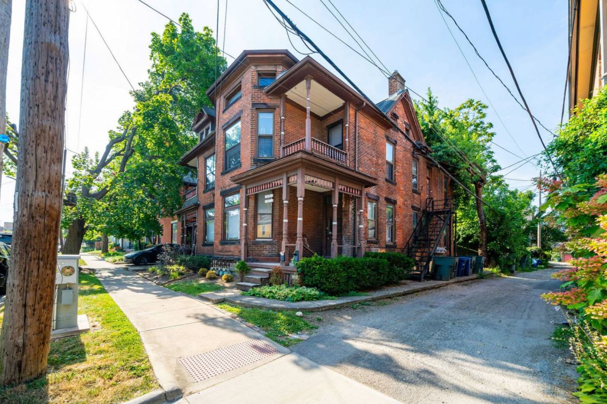 Apartment for rent at 243-247 1 2 W Third Ave, Columbus, OH 43201