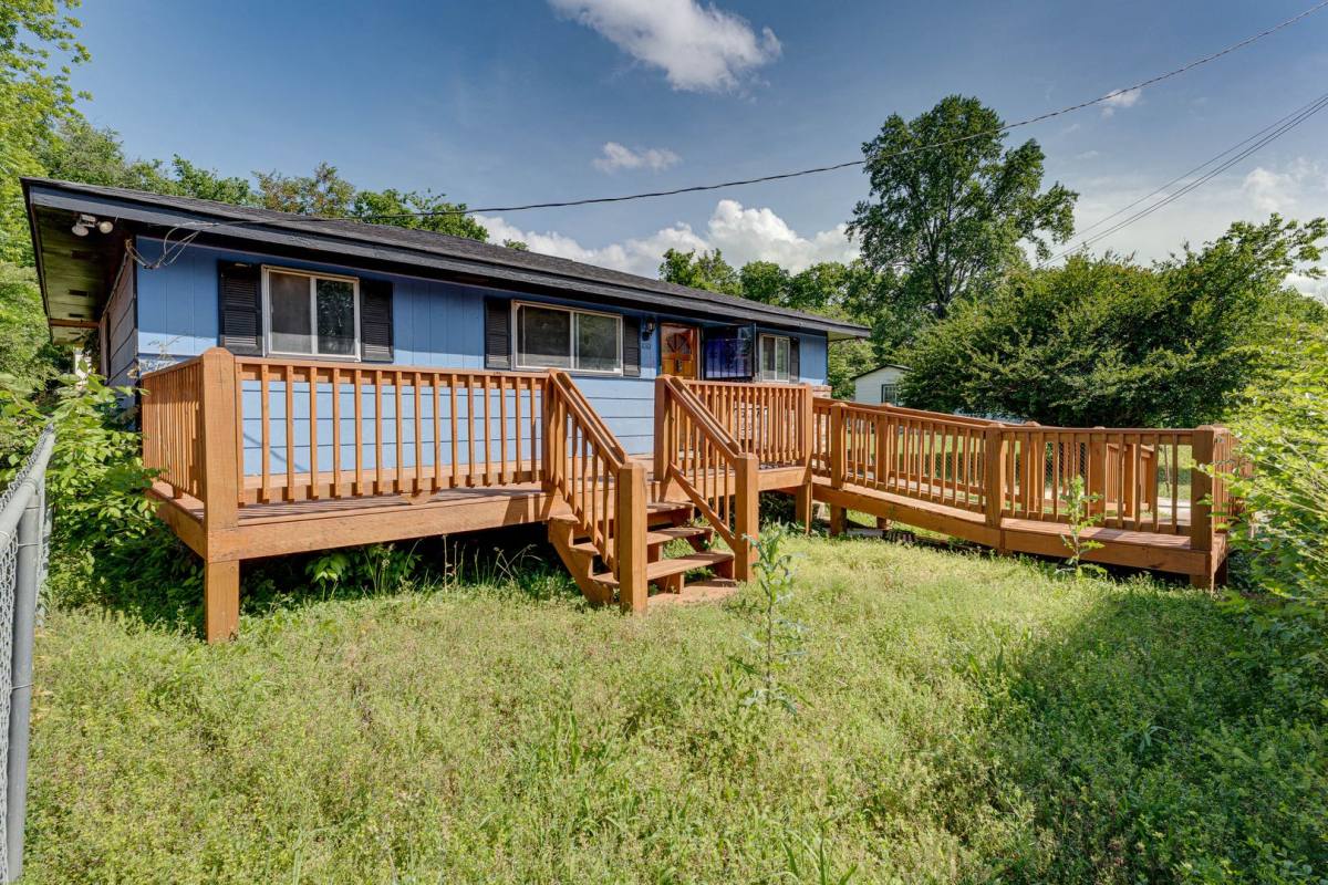 House for rent at 1010 N Hickory St, Chattanooga, TN 37406