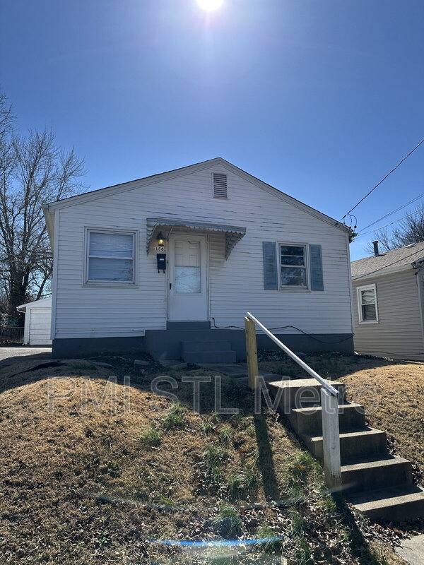 House for rent at 156 Fermo Ave, Saint Louis, MO 63135