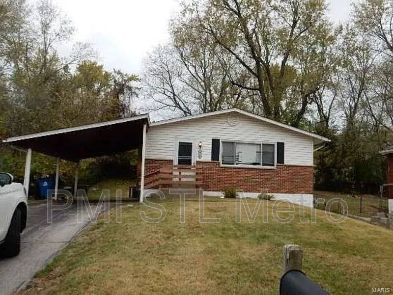 House for rent at 10145 Green Valley Dr, Saint Louis, MO 63136