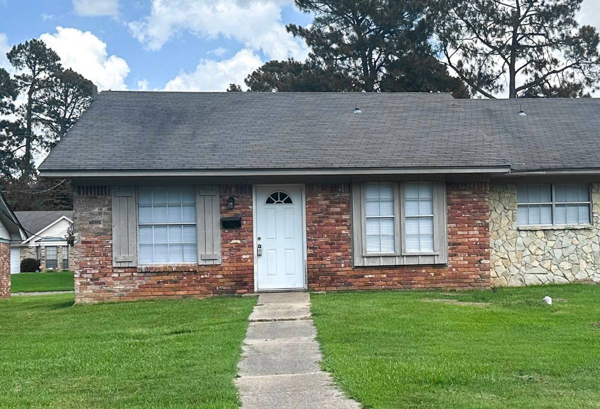 Townhouse for rent at 2400 Brookridge, Texarkana, AR 71854