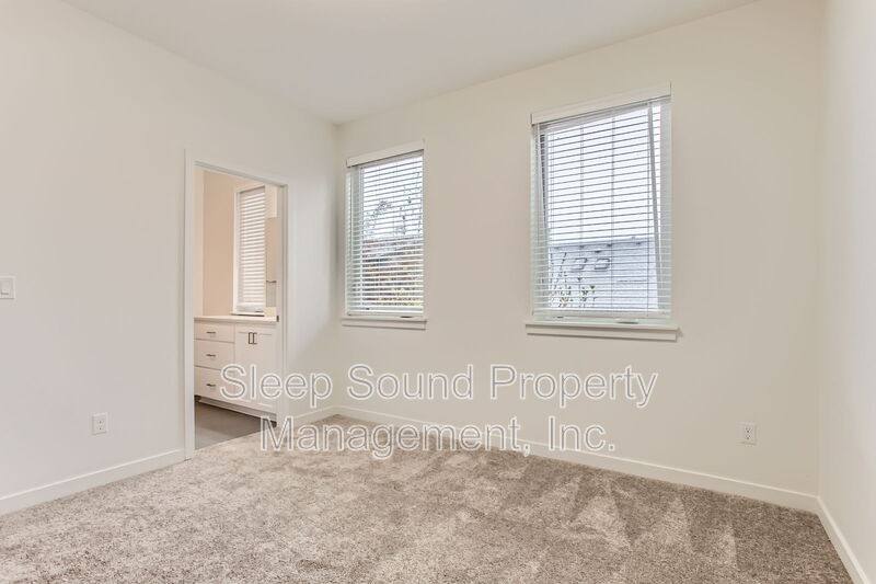 Townhouse for rent at 1028 N Ainsworth St, Portland, OR 97217
