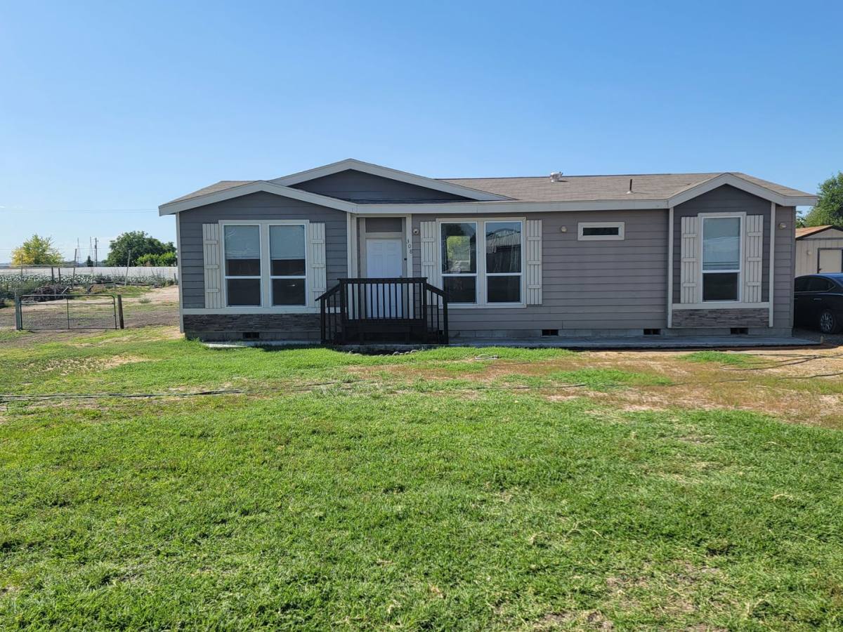 House for rent at 308 Reinken Blvd, Burbank, WA 99323