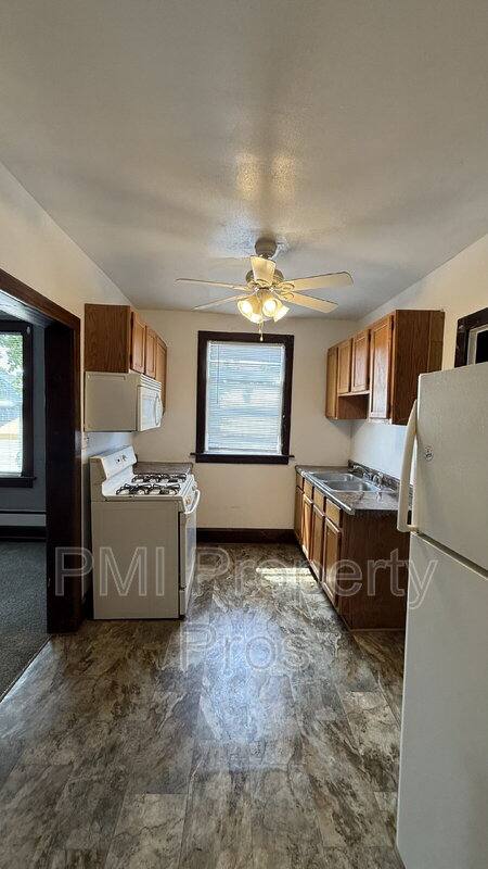 Apartment for rent at 512 16th St #1, Racine, WI 53403