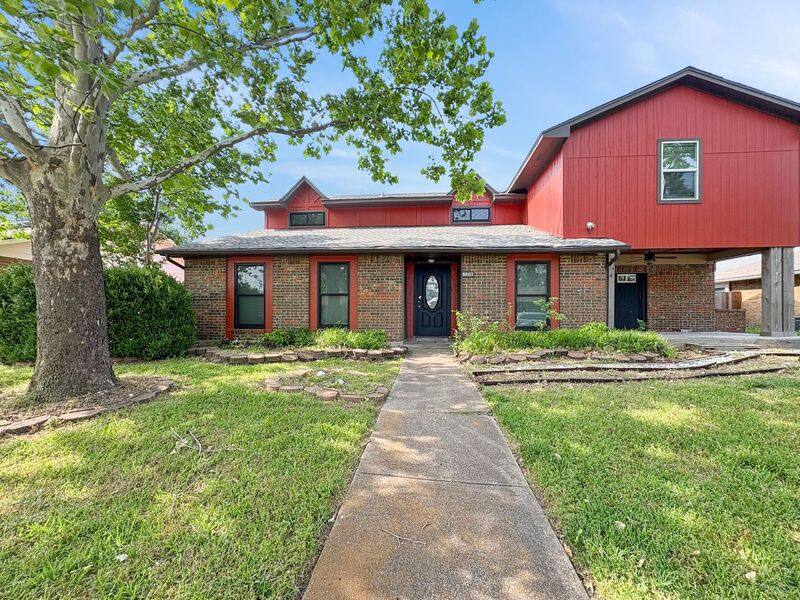 House for rent at 8802 Deerwood Dr, Rowlett, TX 75088