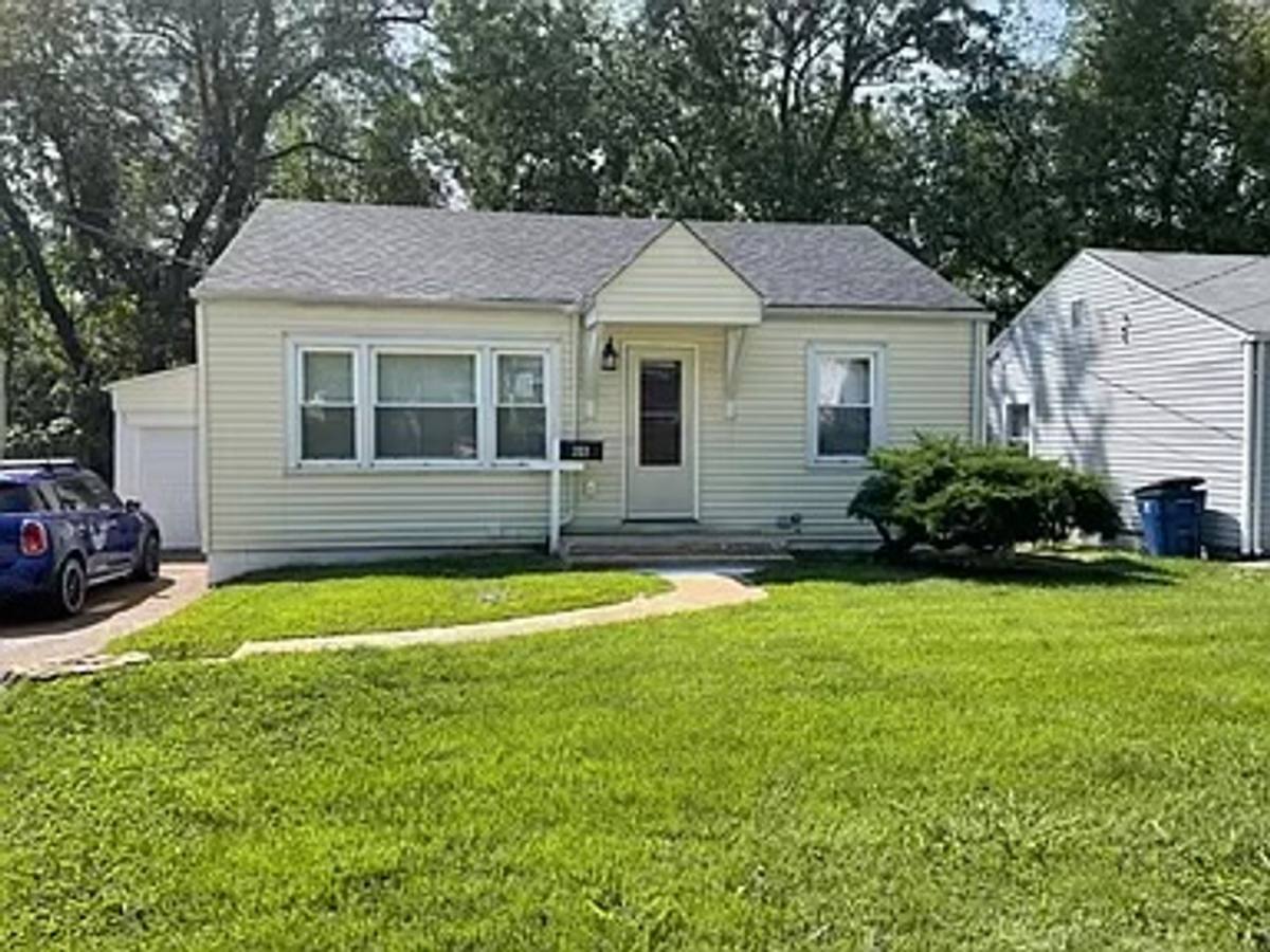 House for rent at 66 Reasor Dr, Saint Louis, MO 63135