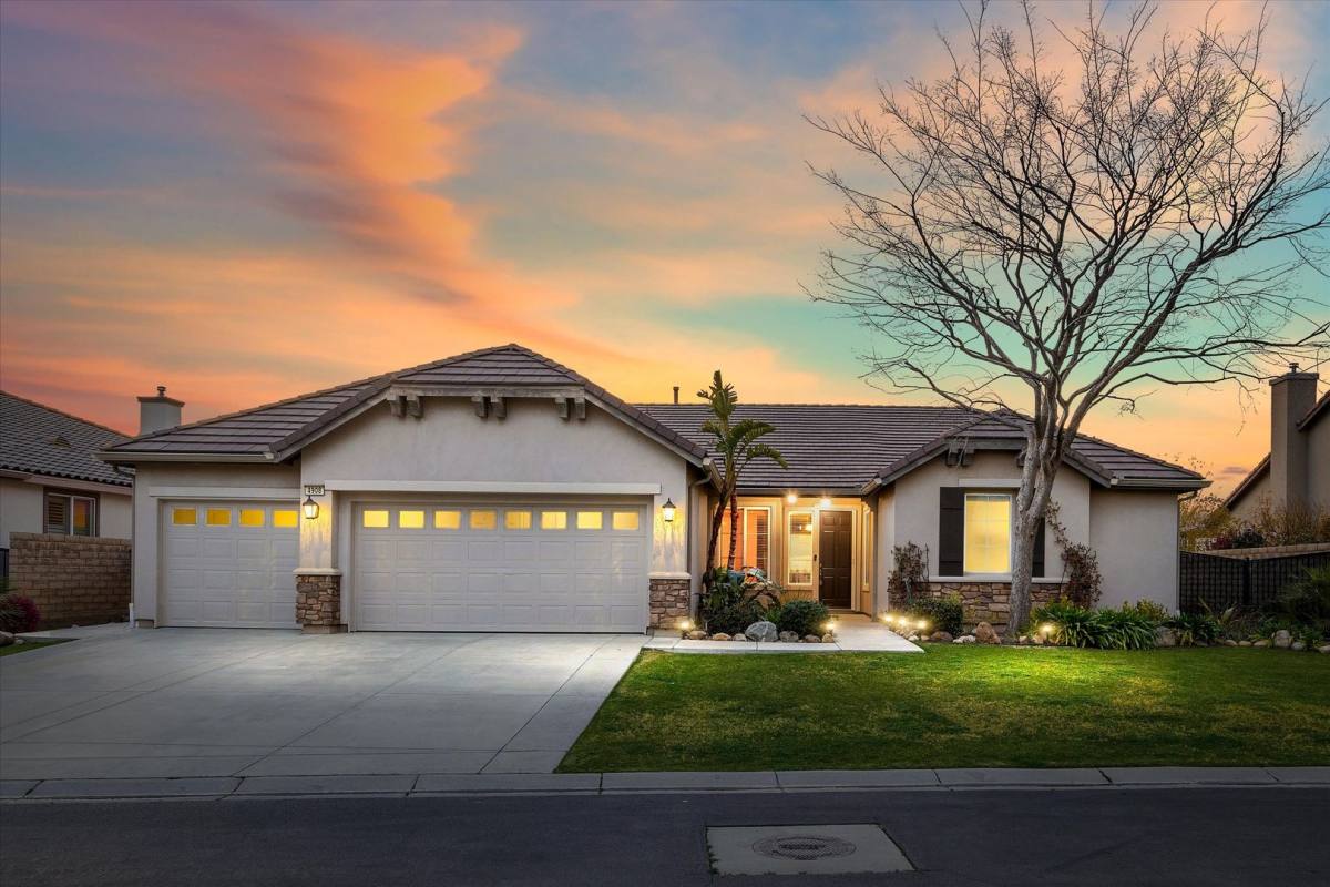 House for rent at 4908 Via Sienna Dr, Bakersfield, CA 93306