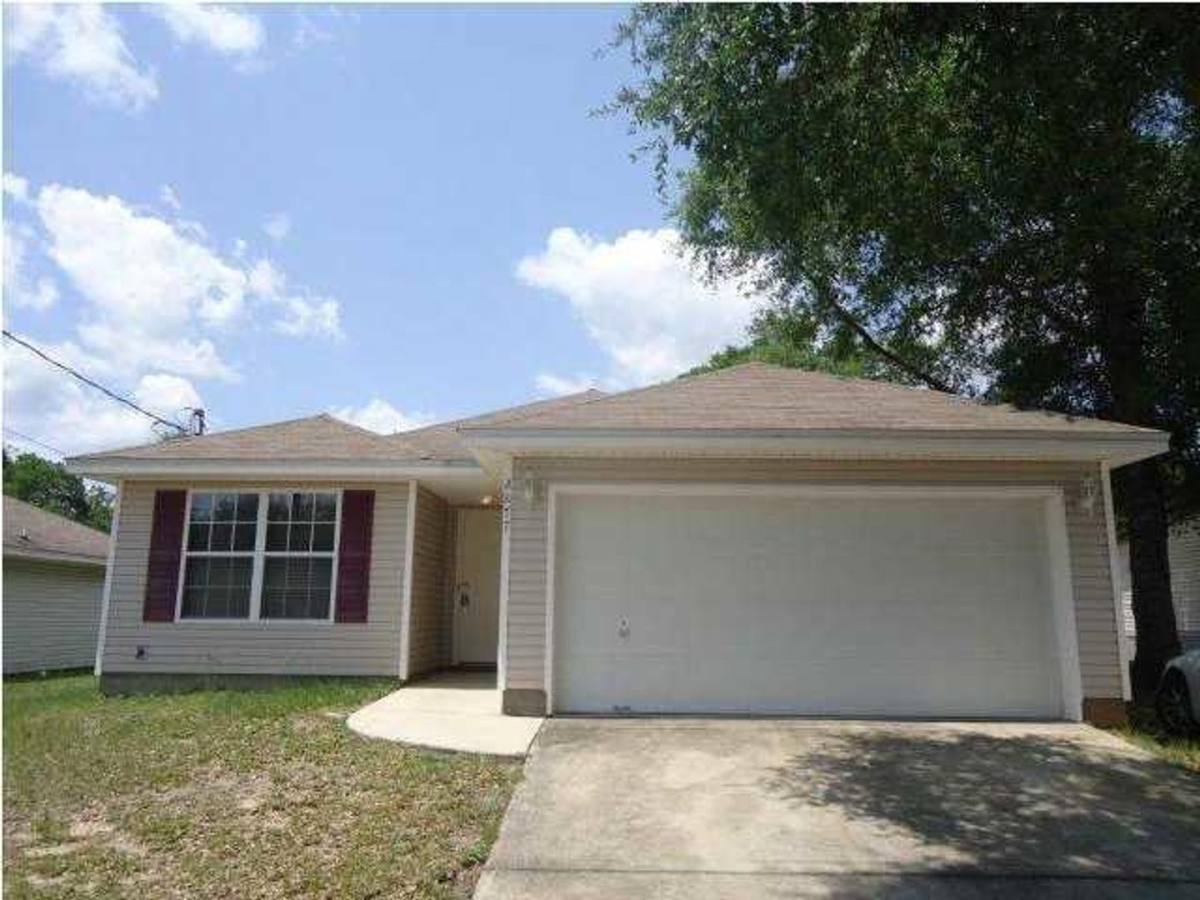 House for rent at 2877 Aplin Rd, Crestview, FL 32539