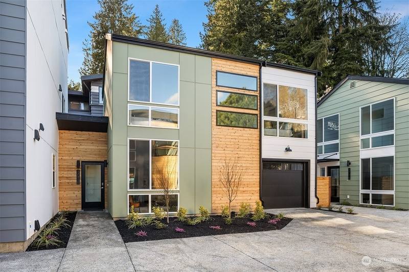 Townhouse for rent at 1714 NE 96th St #B, Seattle, WA 98115