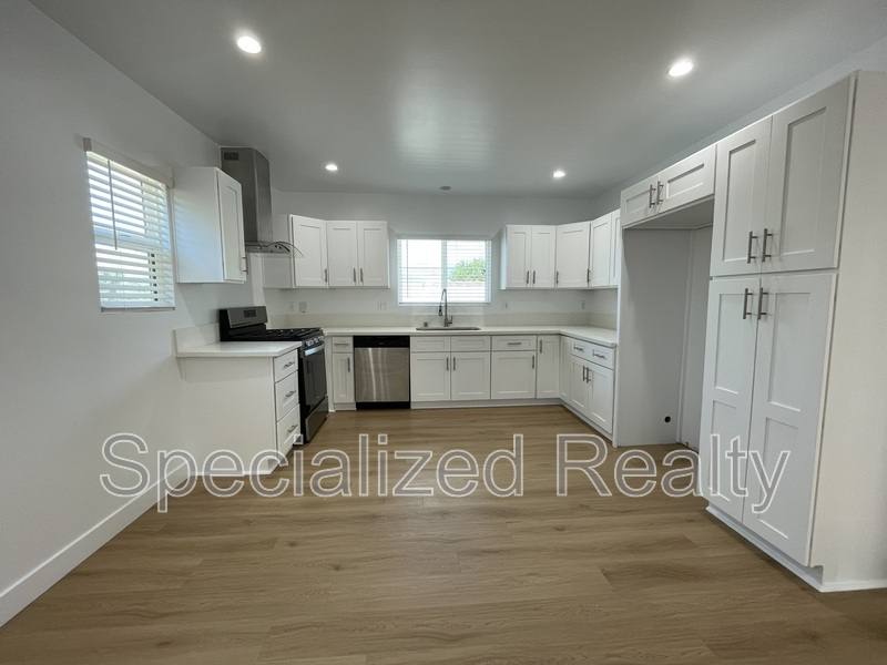 Apartment for rent at 1135 Scofield Dr, Glendale, CA 91205