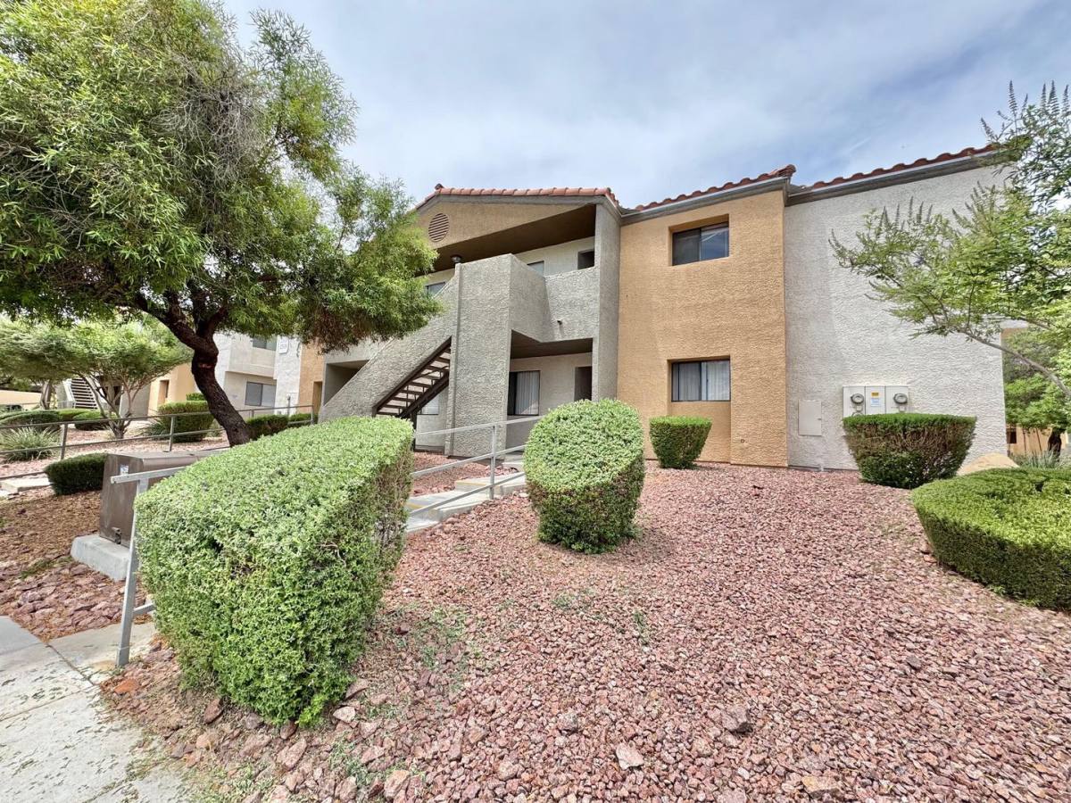 Condo for rent at 3151 Soaring Gulls Dr, Las Vegas, NV 89128