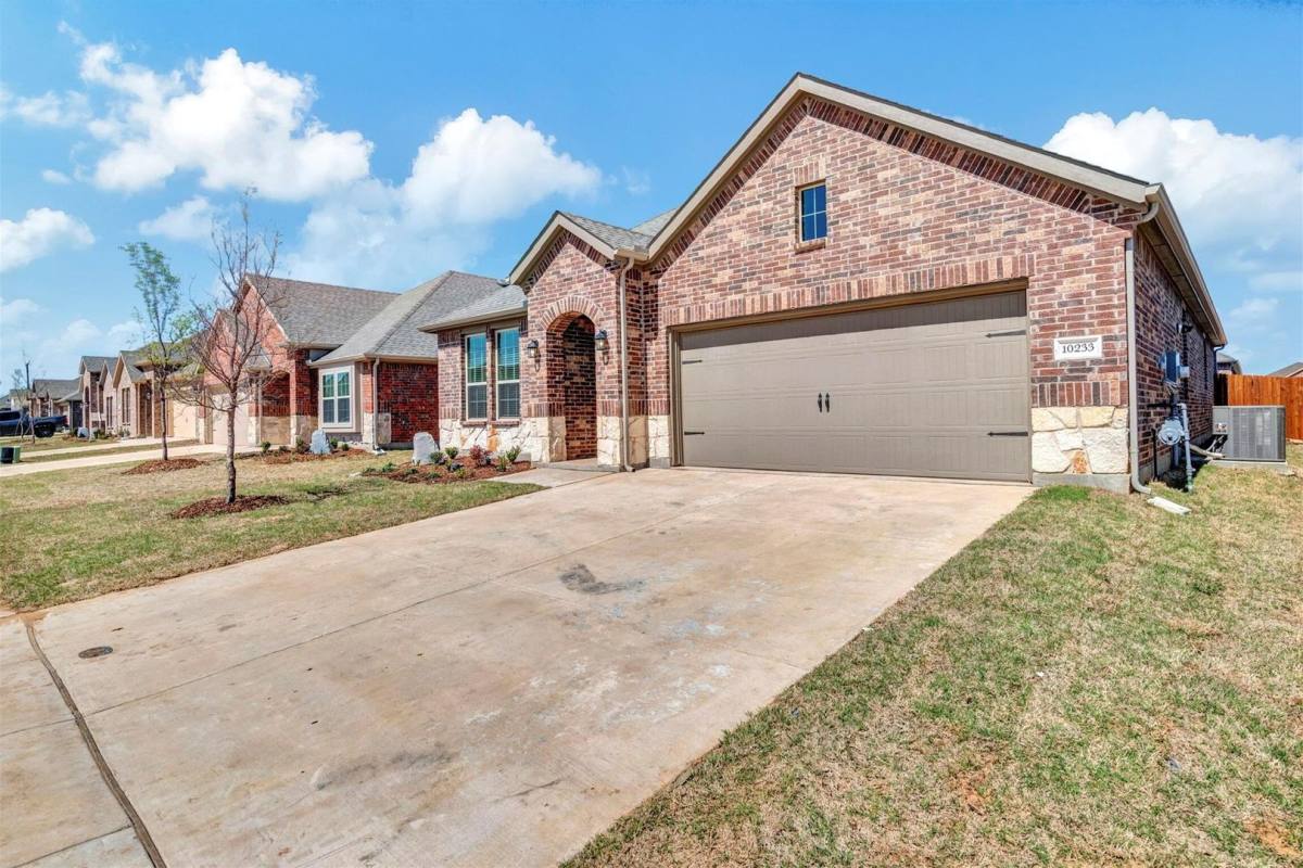 House for rent at 10233 Fountain Gate St, Aubrey, TX 76227