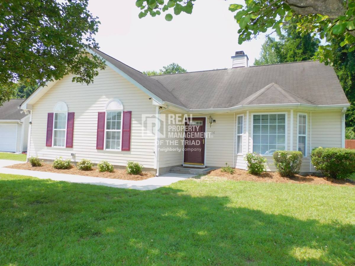 House for rent at 1806 Bellwick Dr, Greensboro, NC 27406