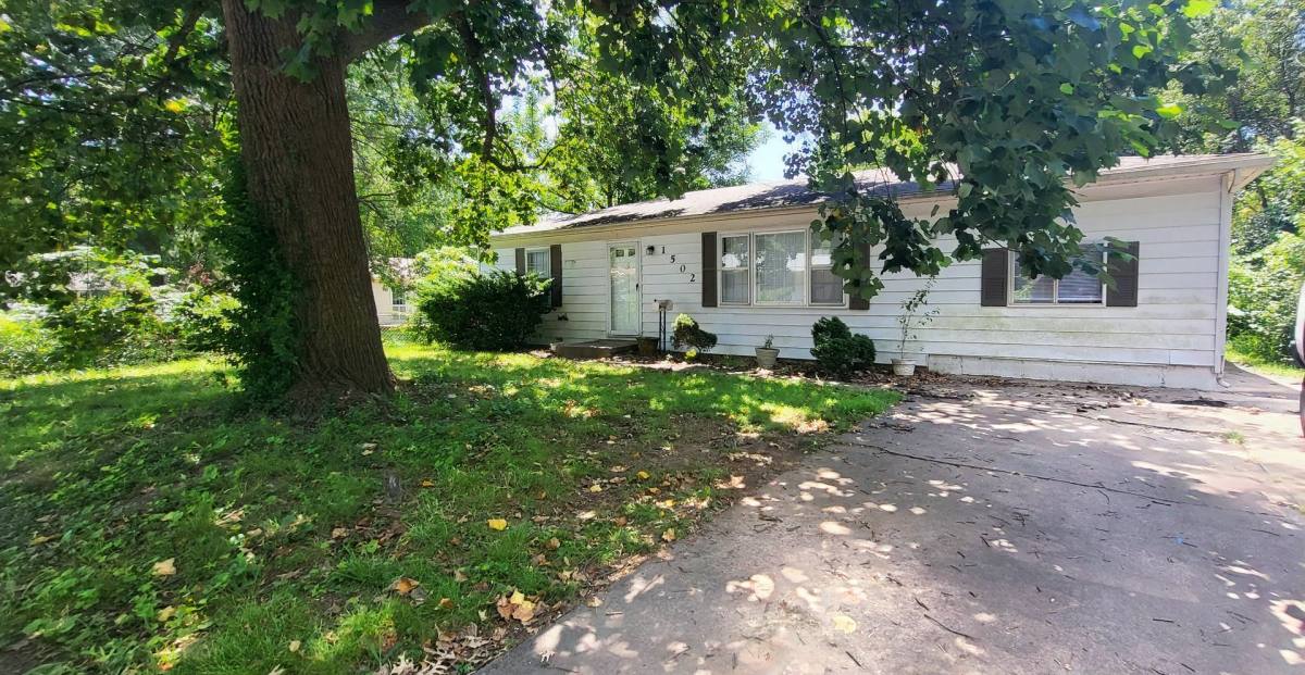 House for rent at 1502 W Broadmoor St, Springfield, MO 65807