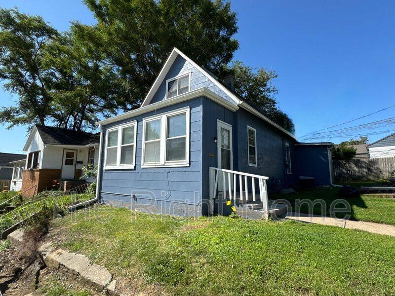House for rent at 2921 Clarkson Ave, Omaha, NE 68105