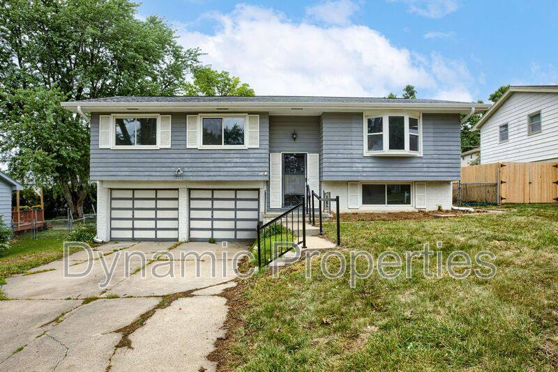 House for rent at 9722 Grant St, Omaha, NE 68134