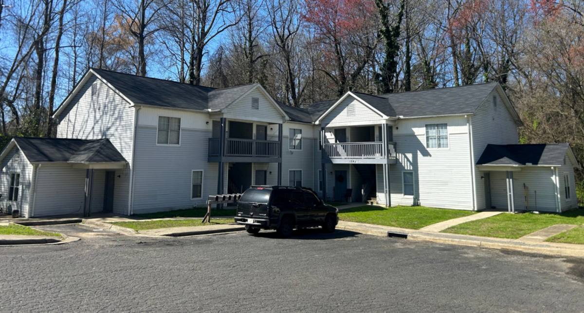 Apartment for rent at 1234 Saratoga Dr, Charlotte, NC 28208