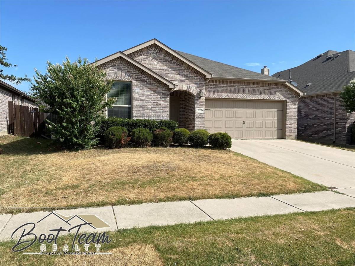 House for rent at 9353 Comanche Ridge Dr, Fort Worth, TX 76131