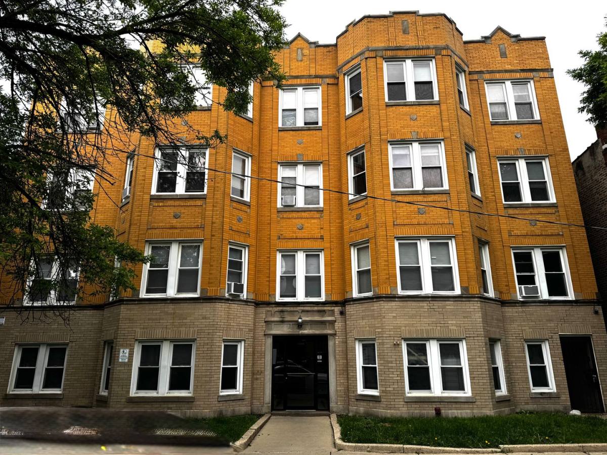 Apartment for rent at 2200-04 N Avers Ave 3834-40 W Palmer St, Chicago, IL 60625