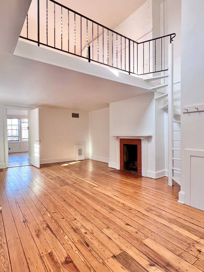Apartment for rent at 1018 Clinton St, Philadelphia, PA 19107