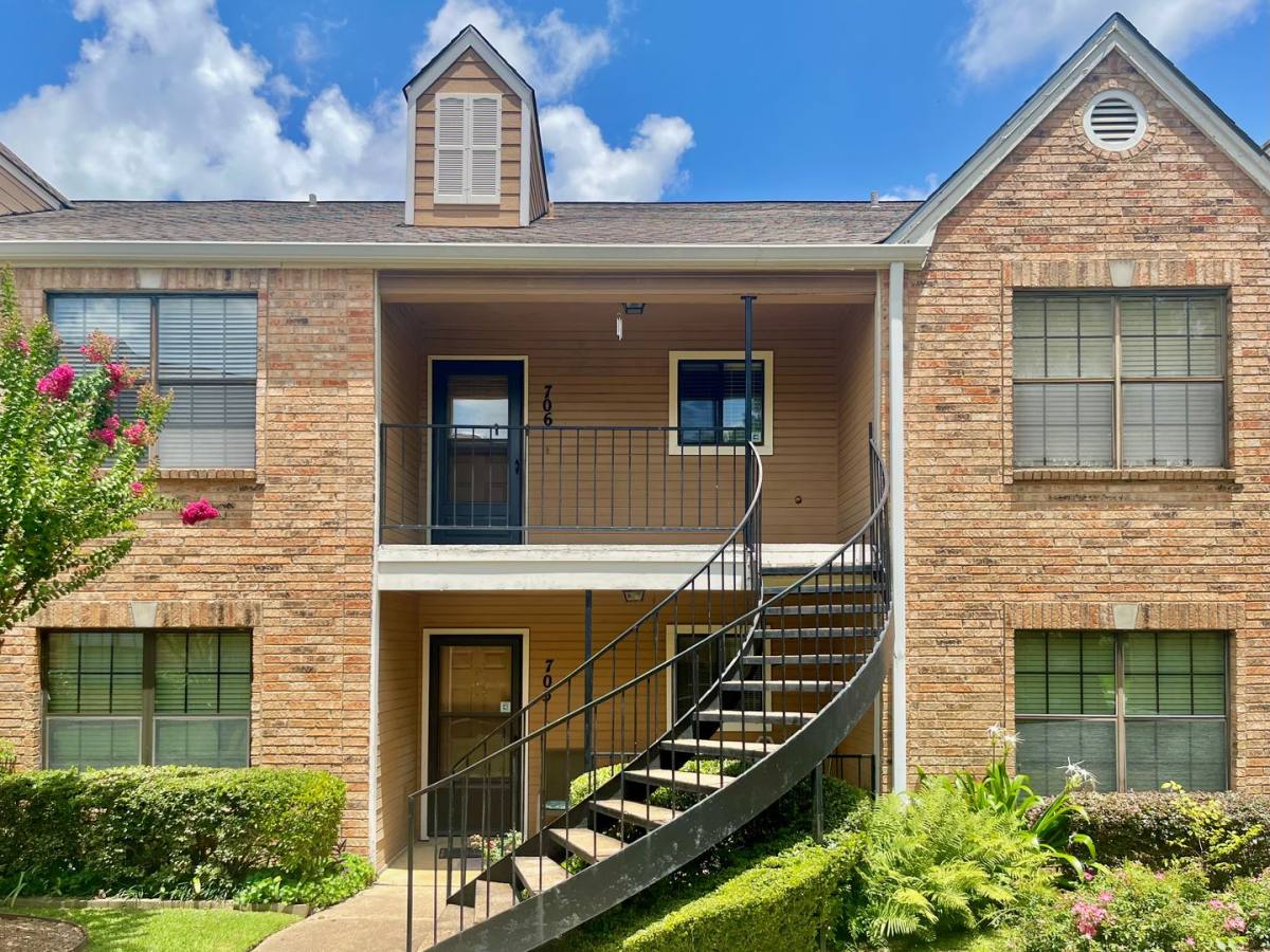 Condo for rent at 400 W Southtown, Tyler, TX 75703