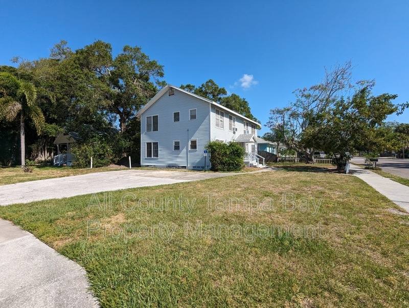 Apartment for rent at 2727 49th St S #4, Saint Petersburg, FL 33707