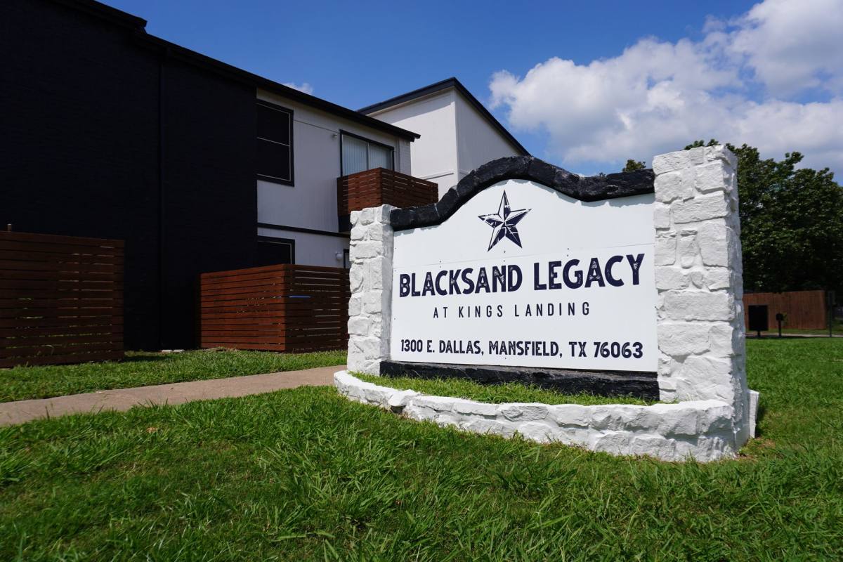 Apartment for rent at 1300 E Dallas St, Mansfield, TX 76063