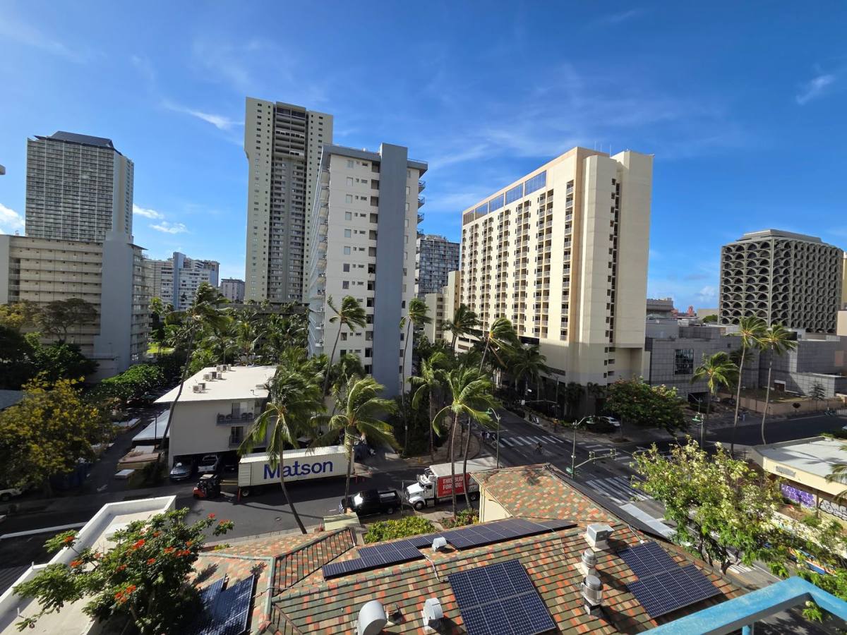 Apartment for rent at 2170 Kuhio Ave, Honolulu, HI 96815