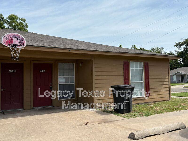 Apartment for rent at 404 Anglin #B, Cleburne, TX 76031
