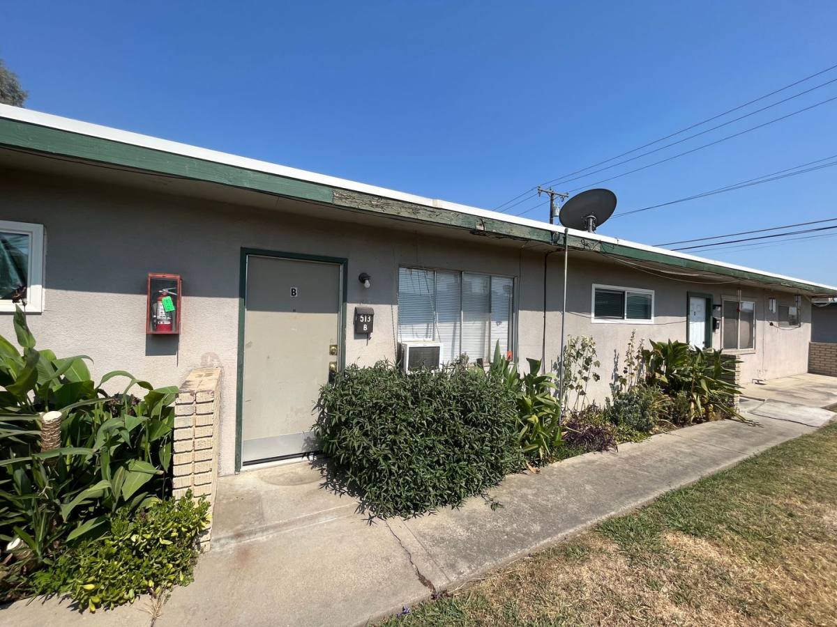 Apartment for rent at 513 E Myrtle Ave, Visalia, CA 93292
